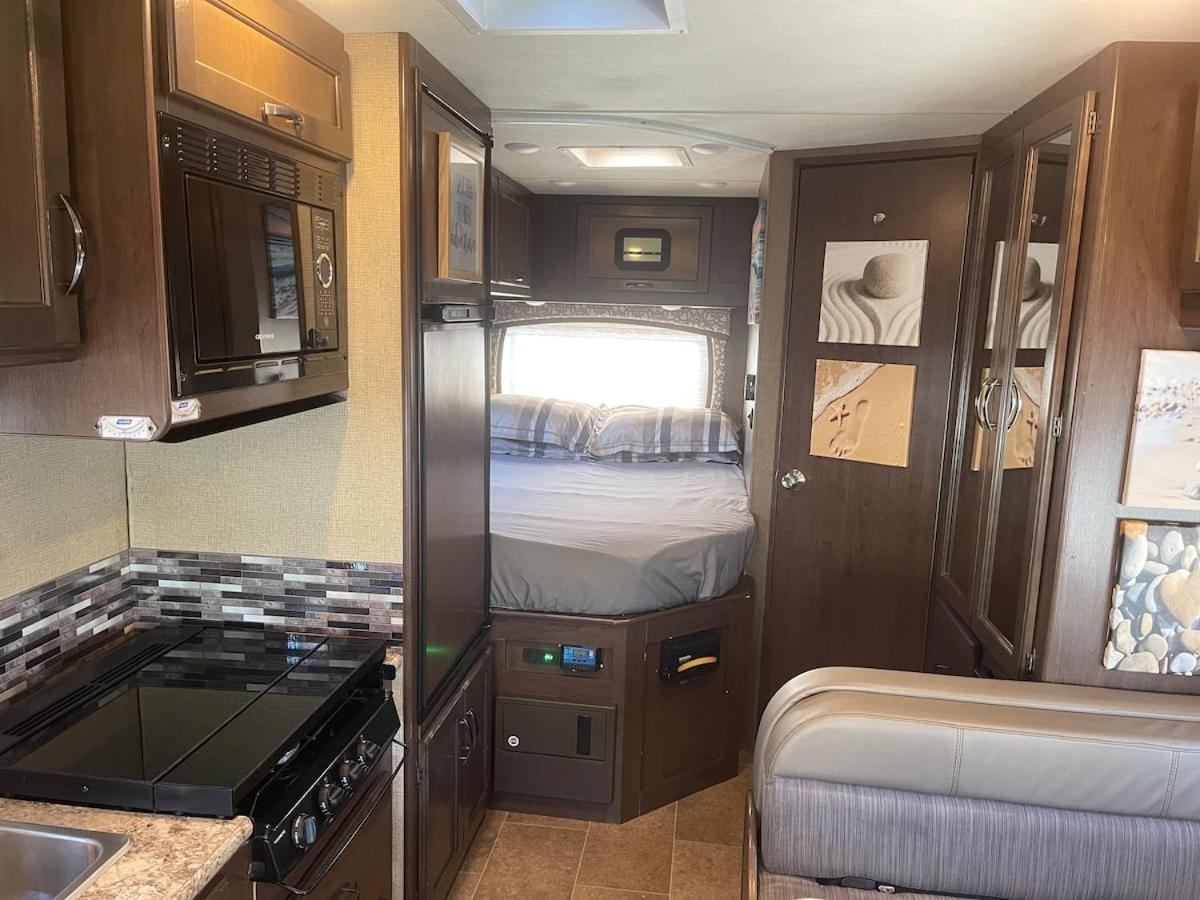Aj-Xl Rv Rental Los Angeles Exterior photo